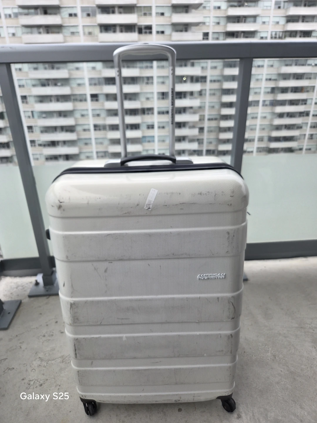 American Tourister White Hardside Suitcase - photo 3