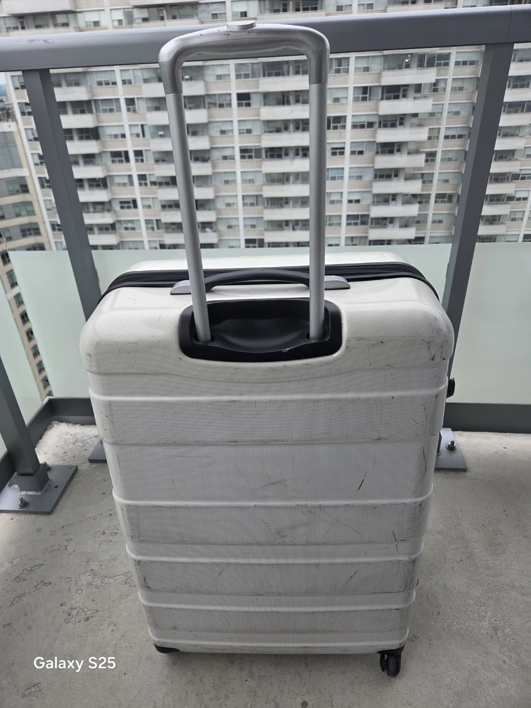 American Tourister White Hardside Suitcase - photo 5