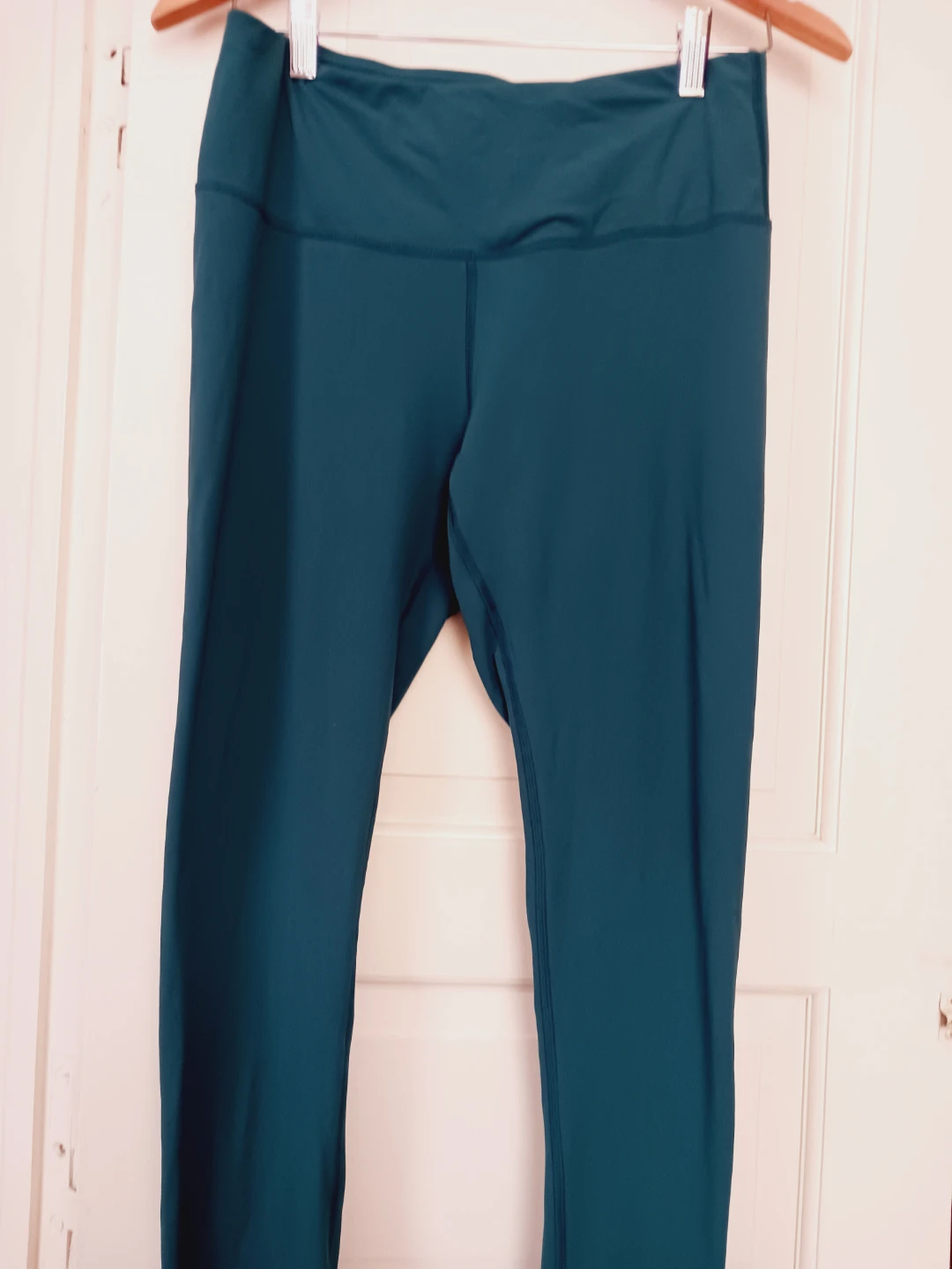 New !! Yogalicious Green Leggings Size L