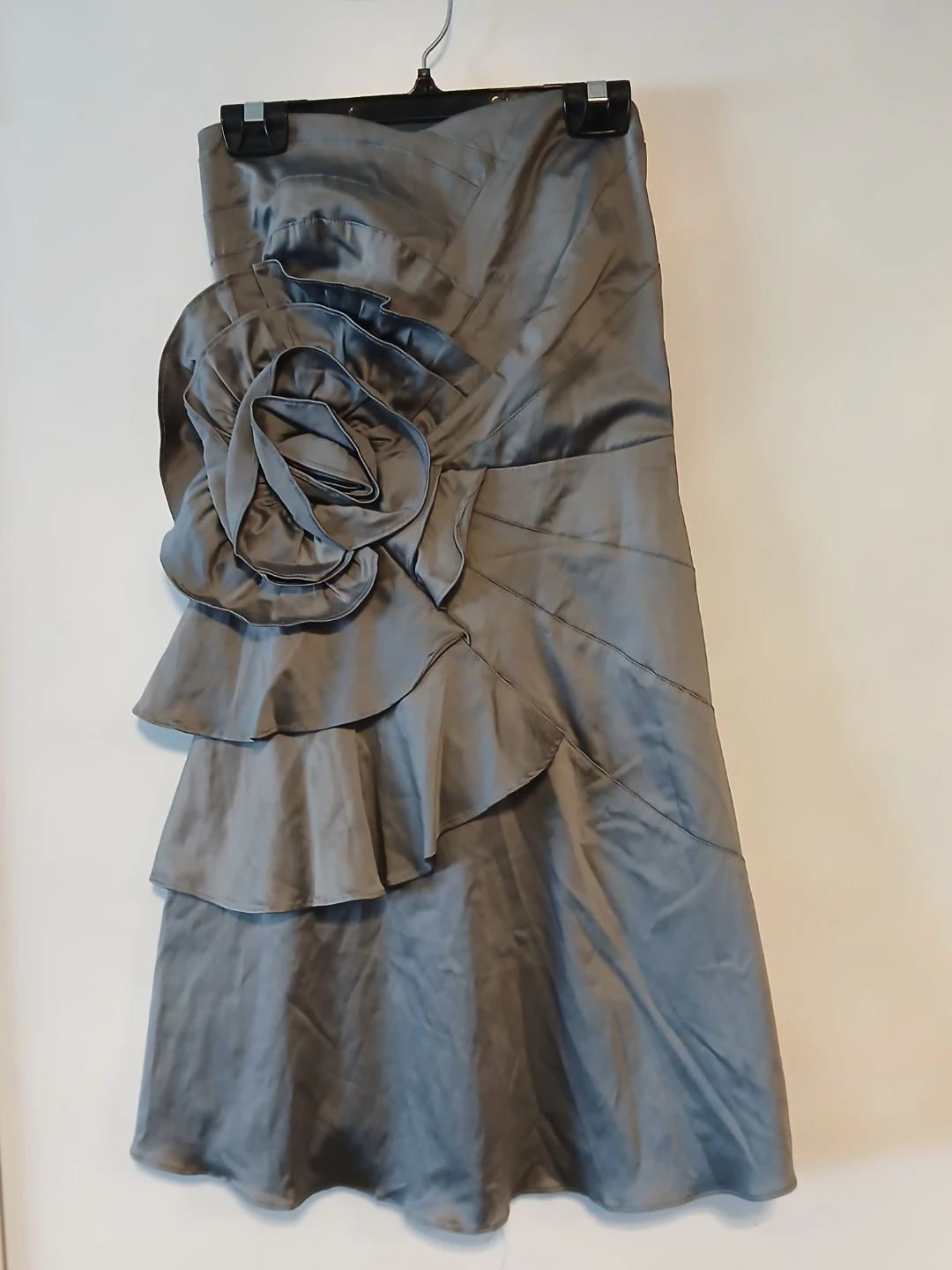 2 Strapless Cicktail Dresses. Rosette & Floral. $15 EACH. - photo 3