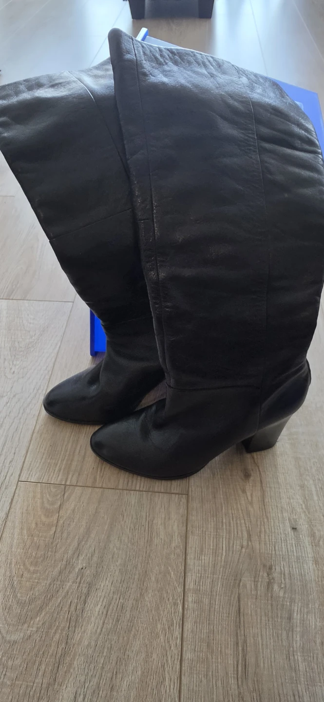 Black Leather Knee-High Boots - Size 8.5