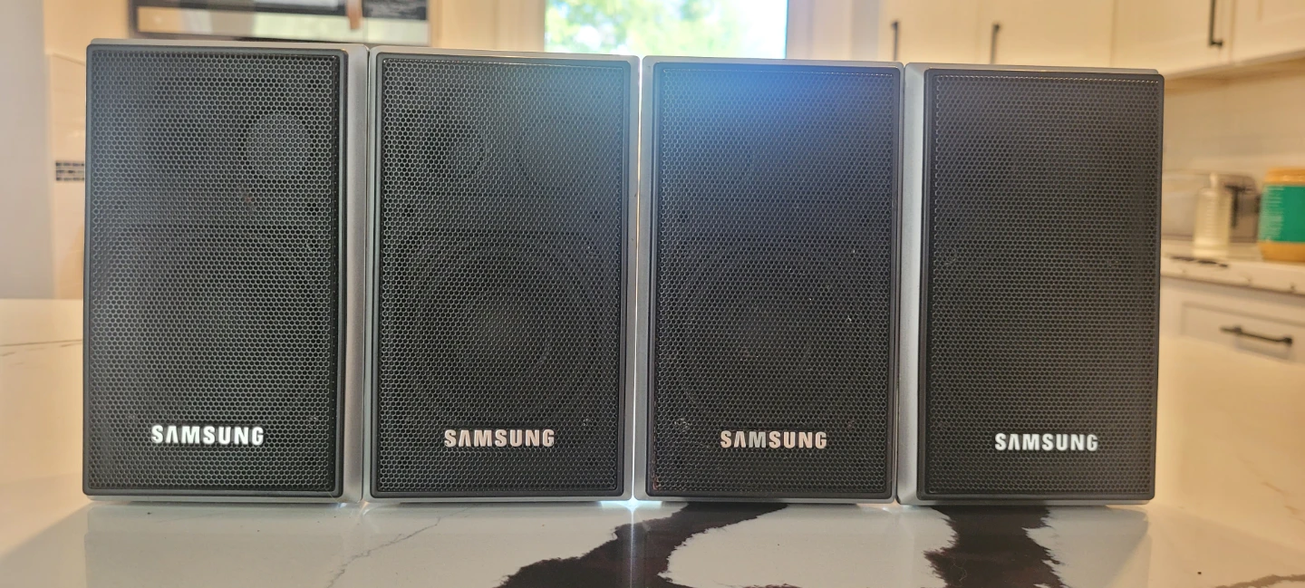 Set of 4  Samsung home theater surround sound speaakers