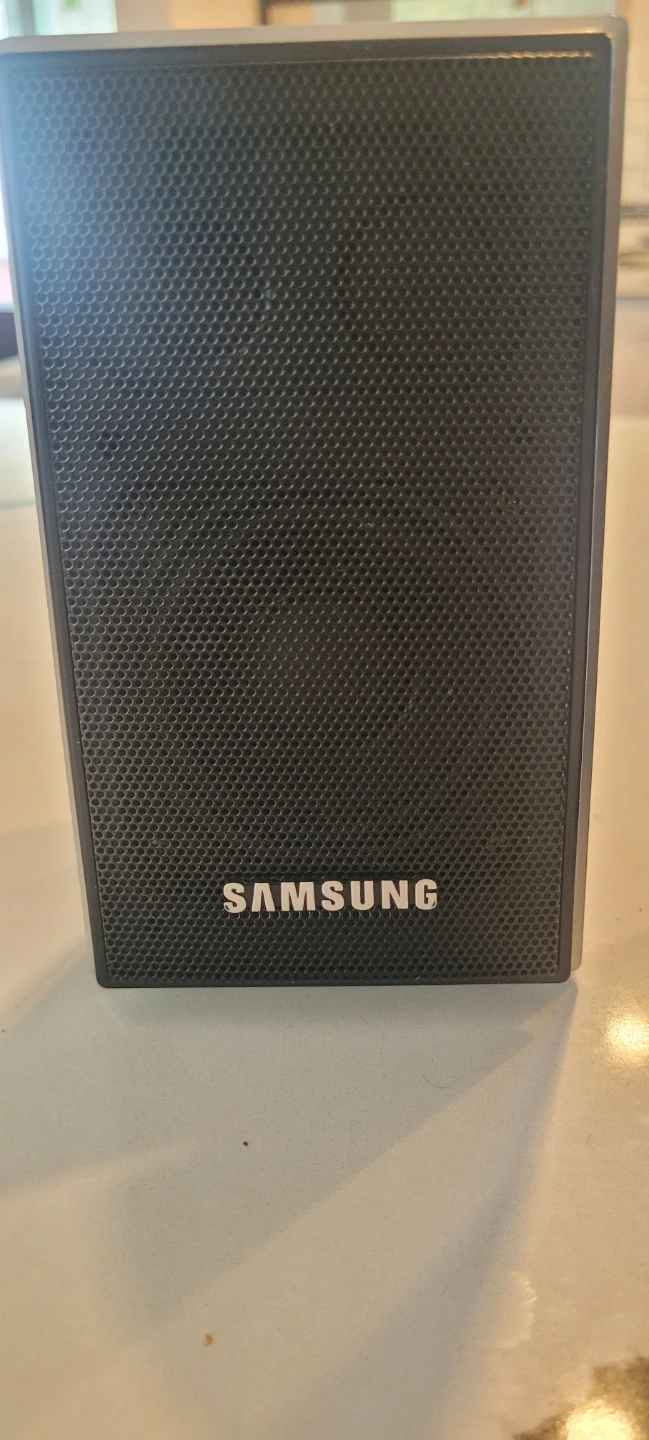 Set of 4  Samsung home theater surround sound speaakers - photo 2