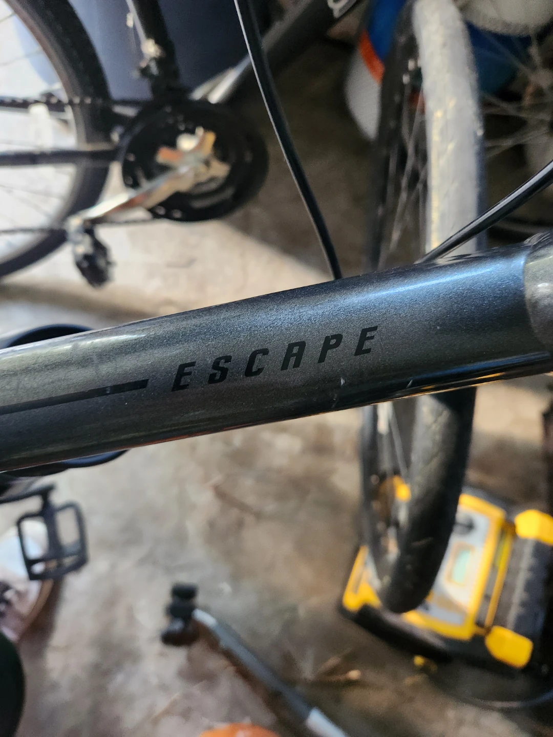 Giant Escape hybrid bike - photo 4