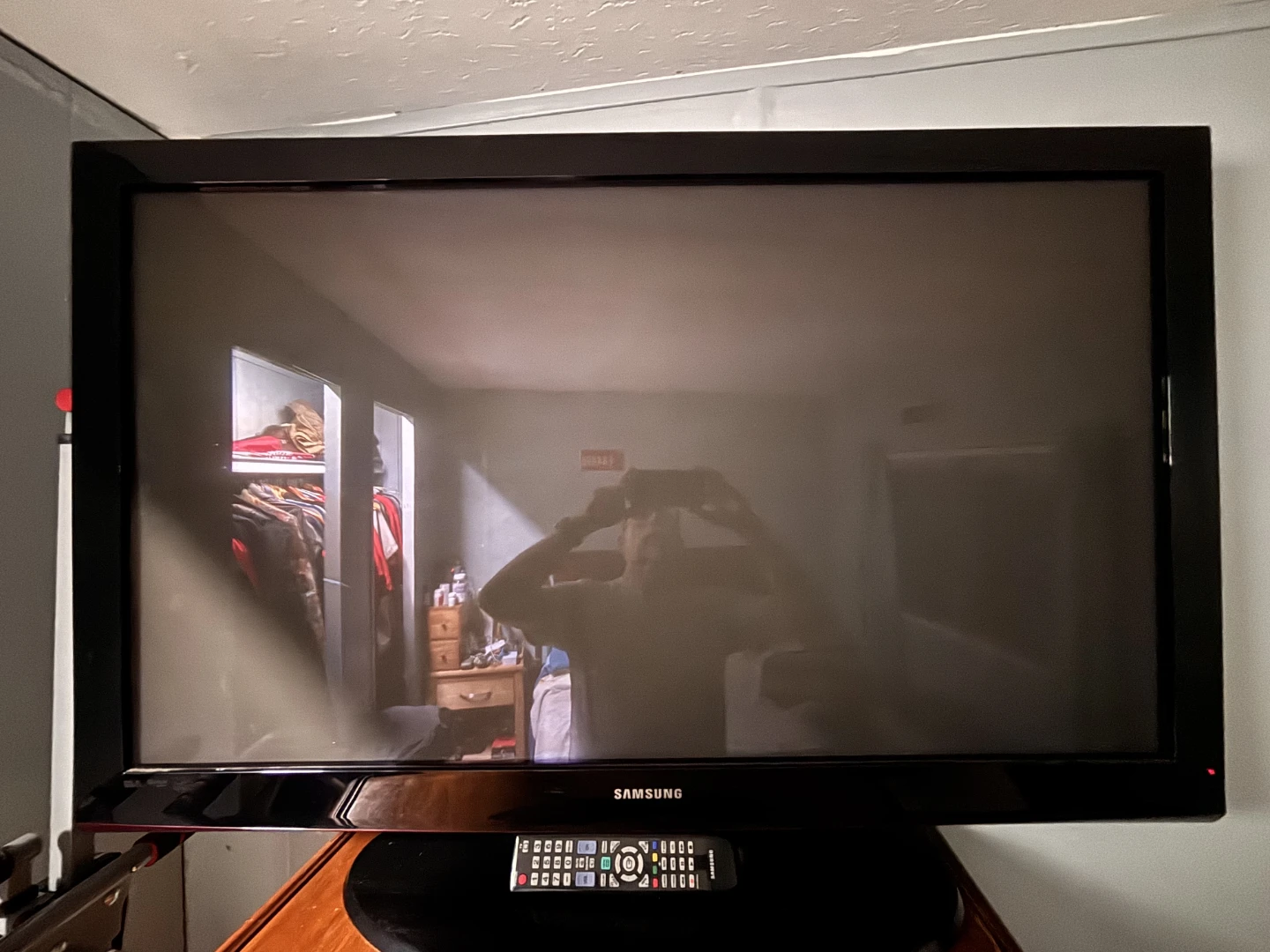 Samsung Flat Screen TV - photo 2