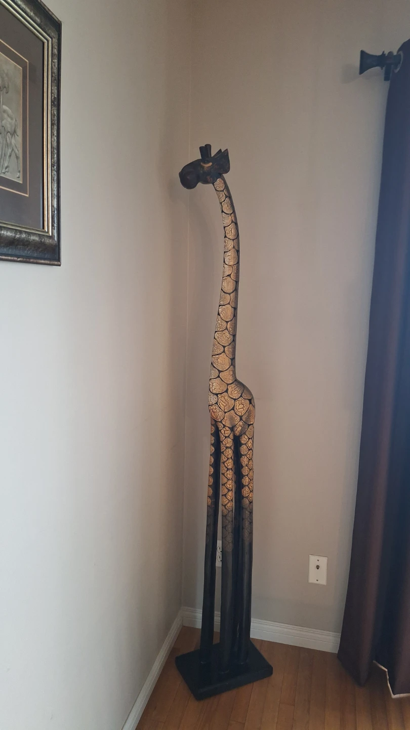 Tall Giraffe Statue - photo 2