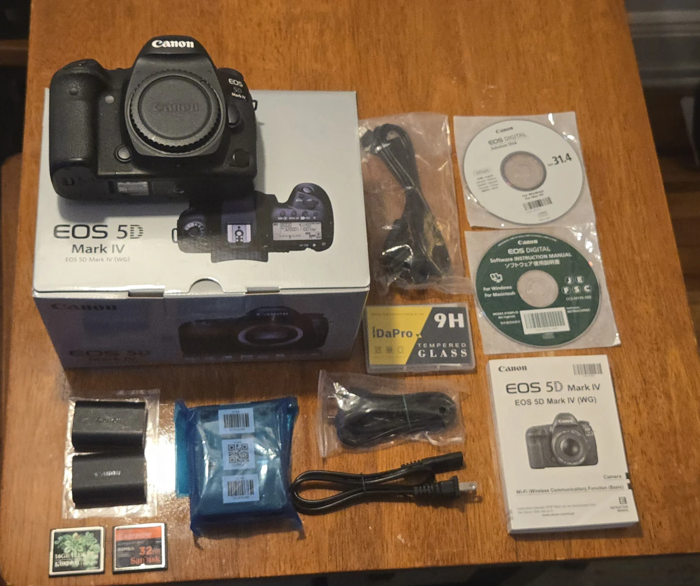 Canon EOS 5D Mark IV with extras