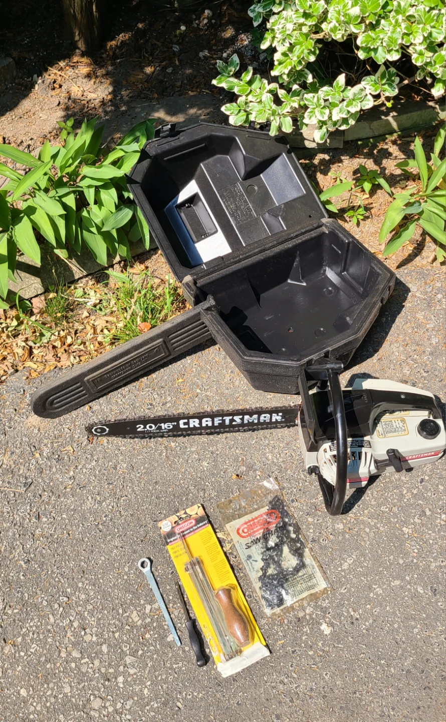 Gas Chainsaw Won't Start - 2-Cycle 36cc 16in Bar - photo 2