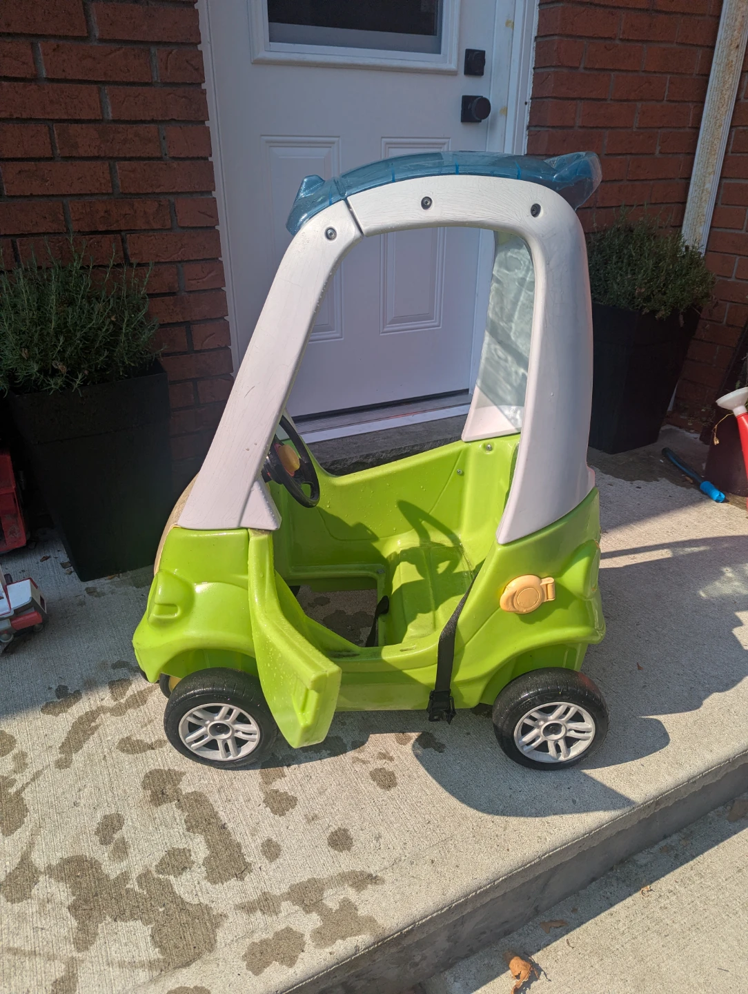 Little Tikes Cozy Coupe Ride-On Toy Car