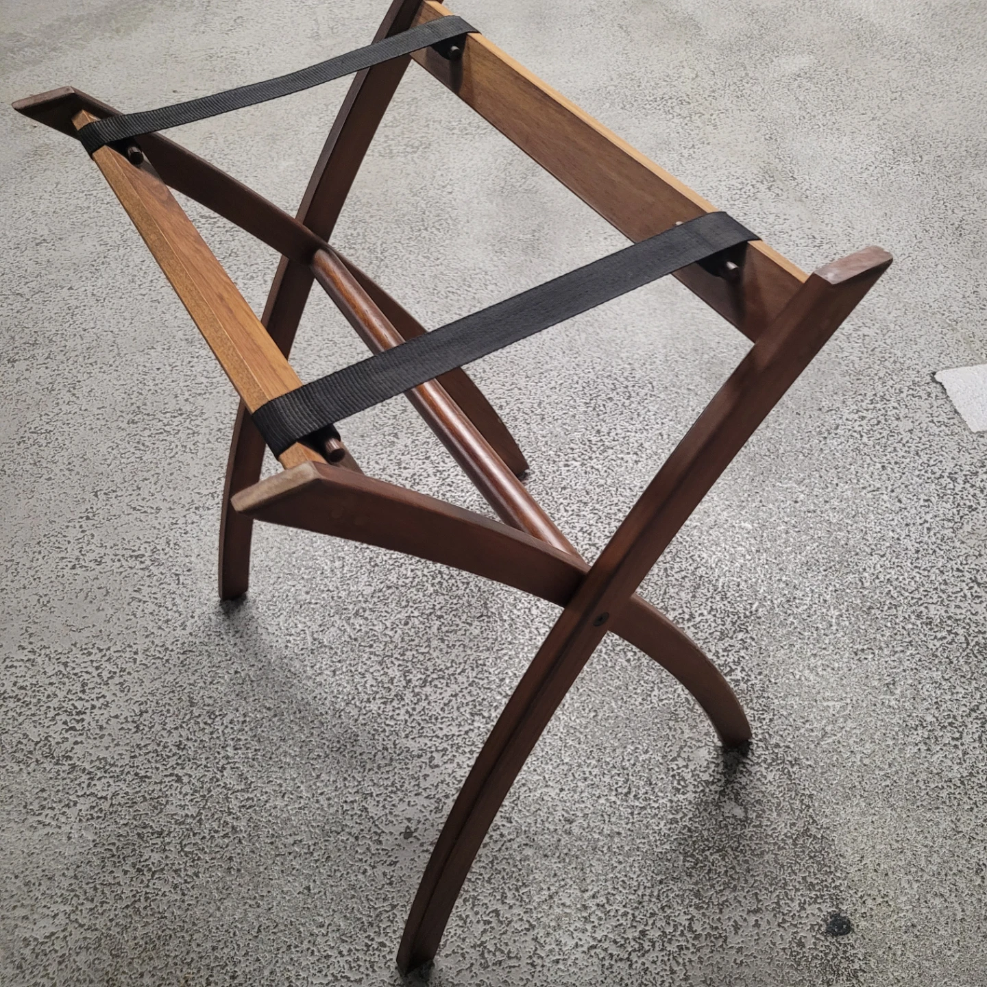 Wooden FOLDING Luggage Rack - photo 2
