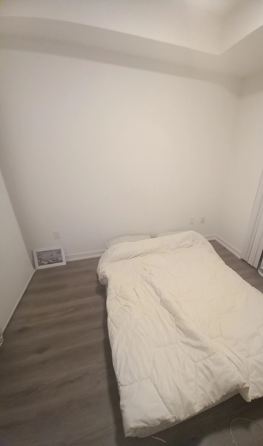 vaughan 1bed condo room rent-female only