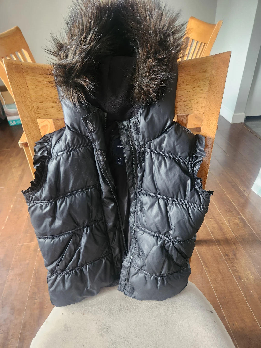 Gap kids girls puff vest size 6-7