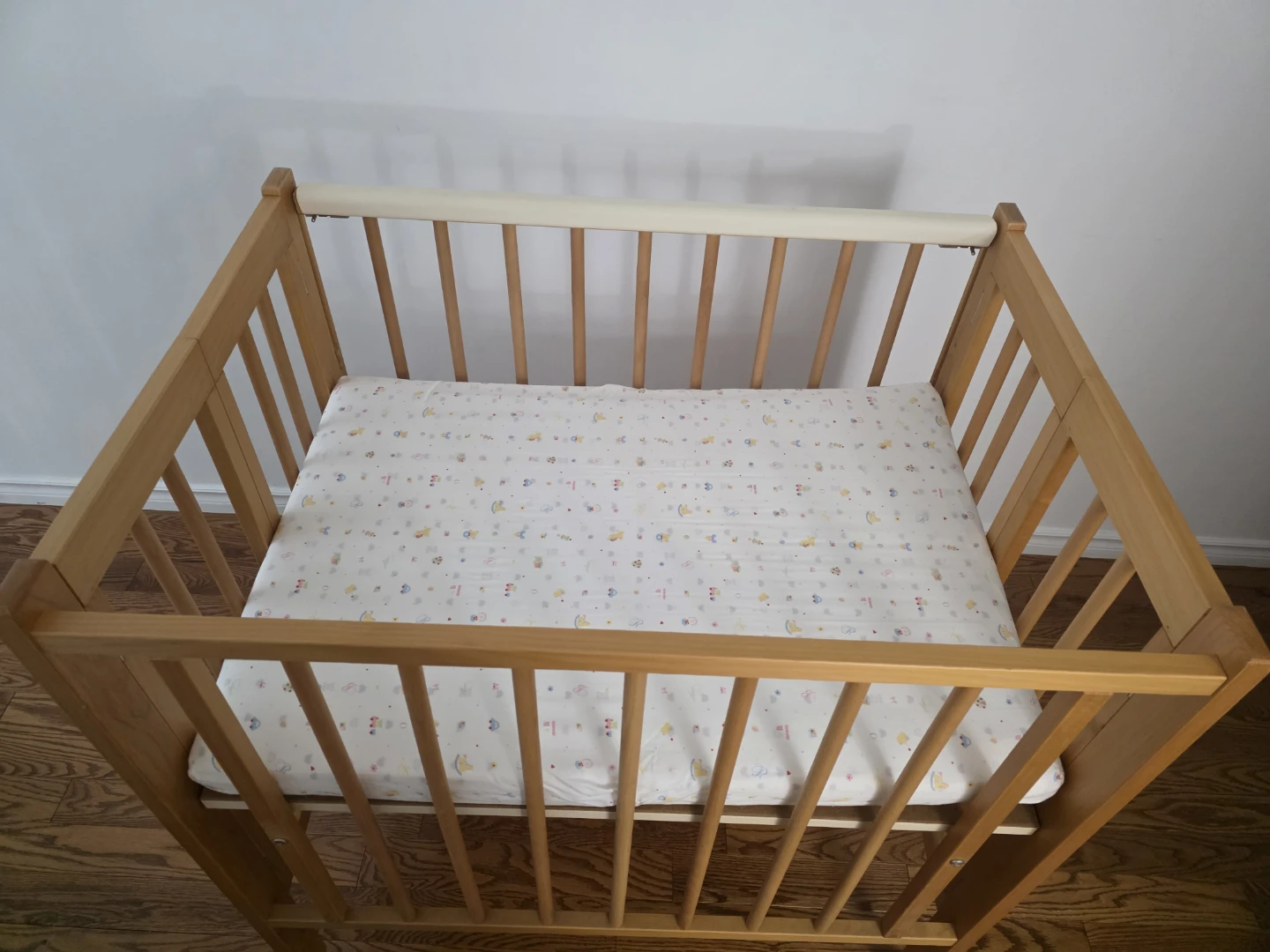Wooden Baby Bassinet with Mattress