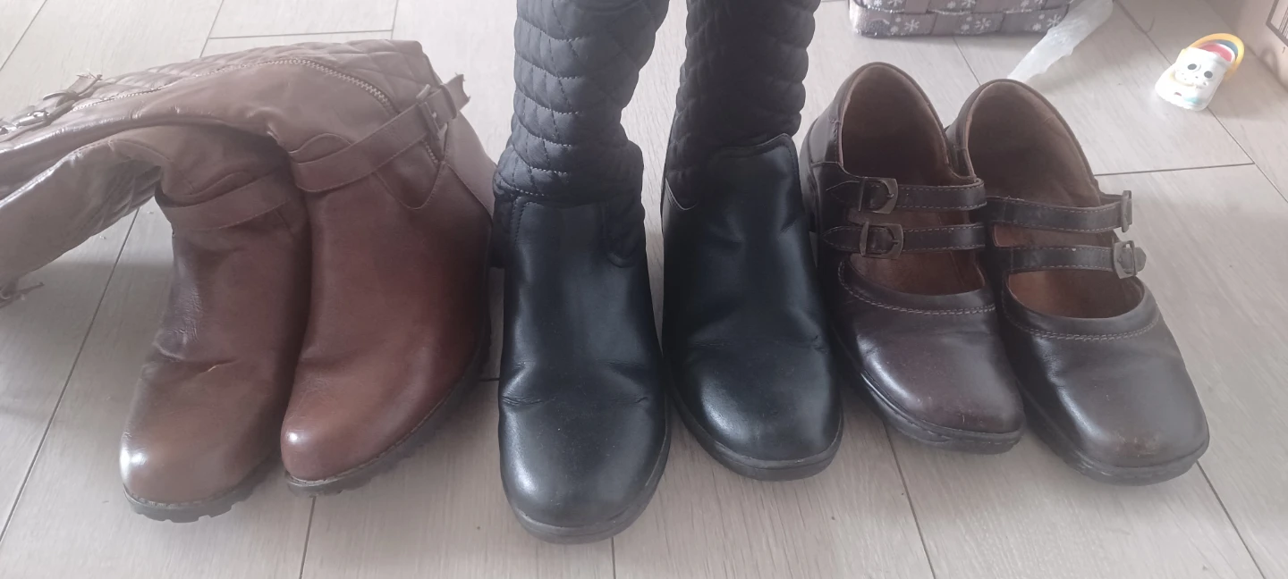 Size 8 women boots and shoes