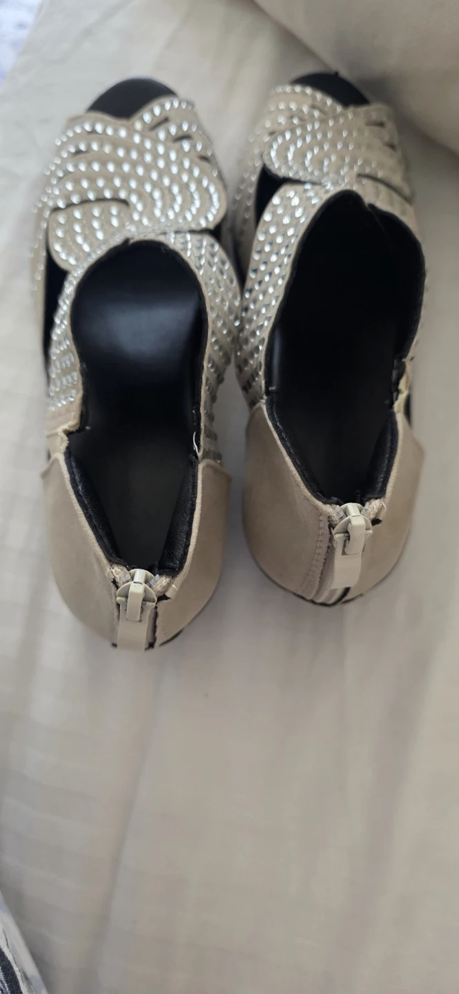 Women's Embellished Sandals - photo 4