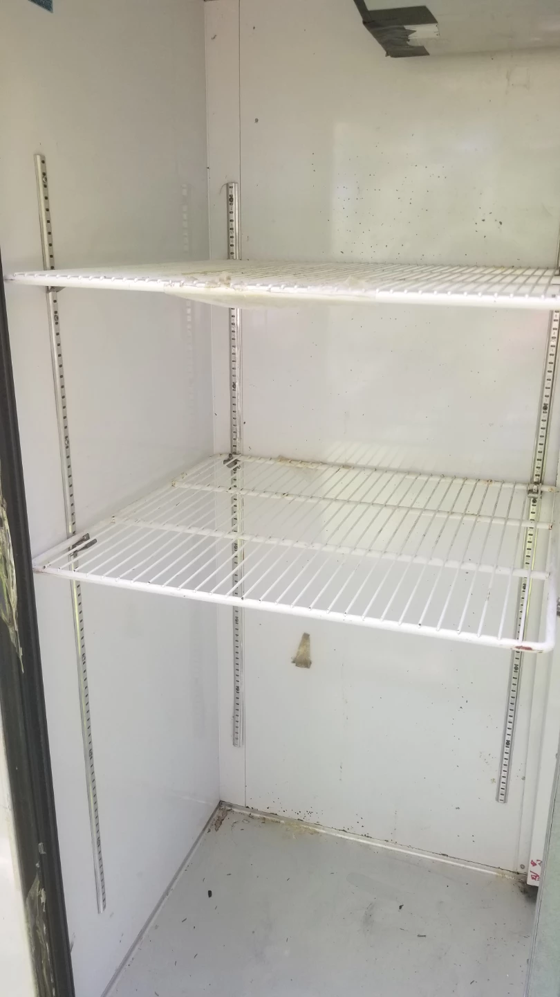General Refigeration Commercial Display Fridge - photo 3