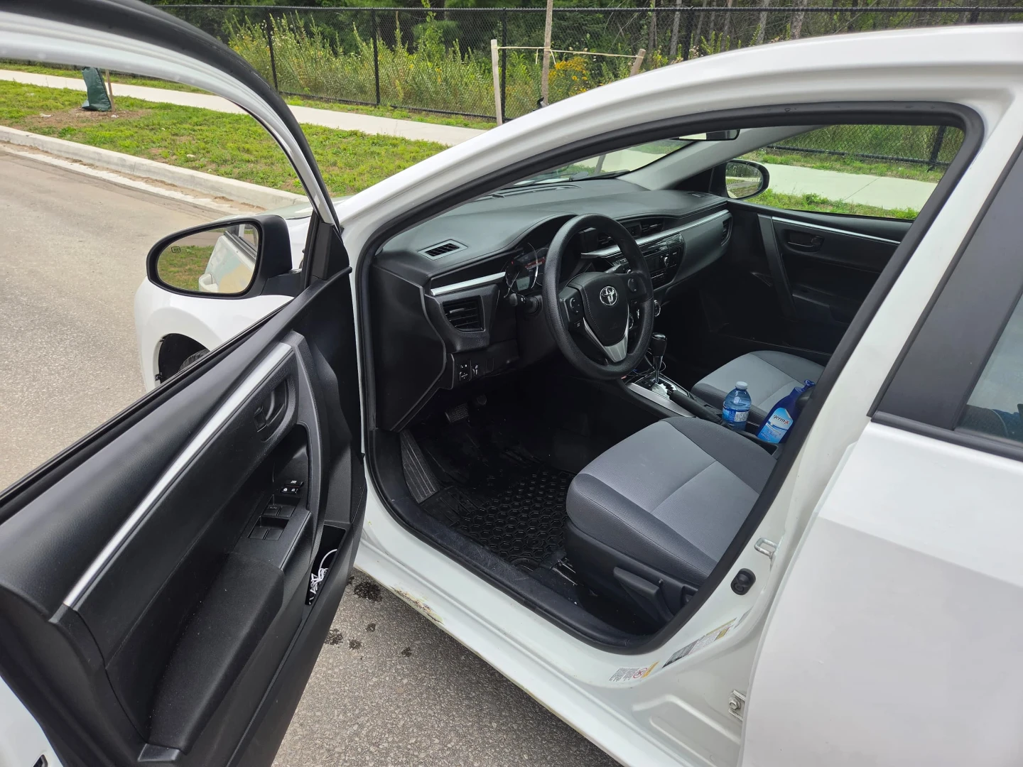 Toyota corolla White - photo 3