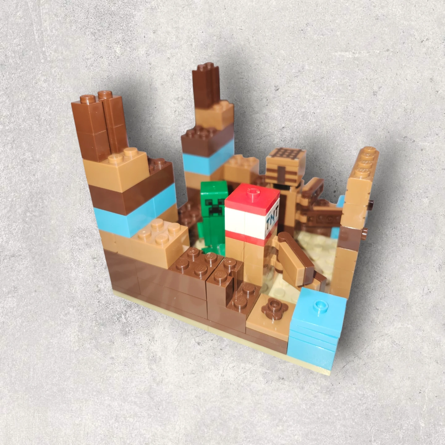 LEGO Minecraft The Riverdale House Set - photo 2
