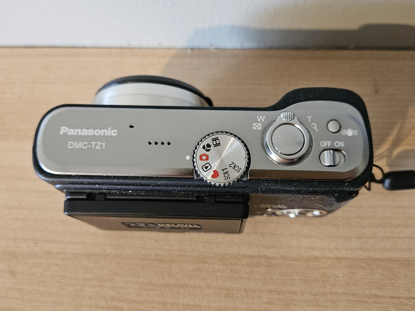 Panasonic Lumix DMC-TZ1 Digital Camera and Case - photo 3