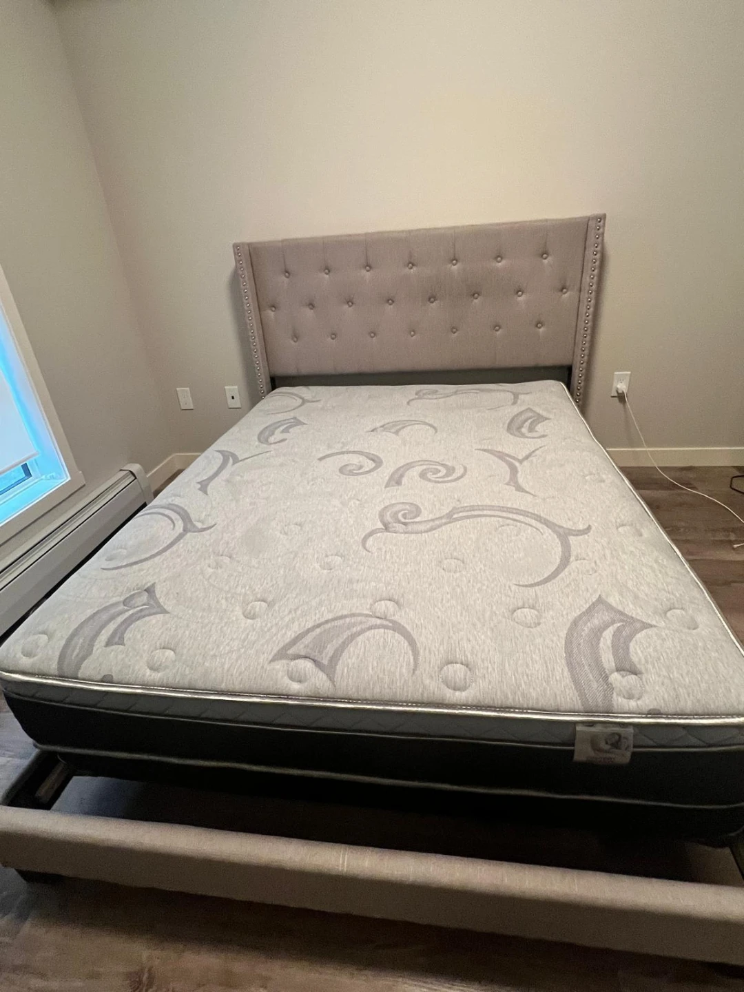 Queen Size Mattress with Tufted Headboard bedframe and box - photo 2