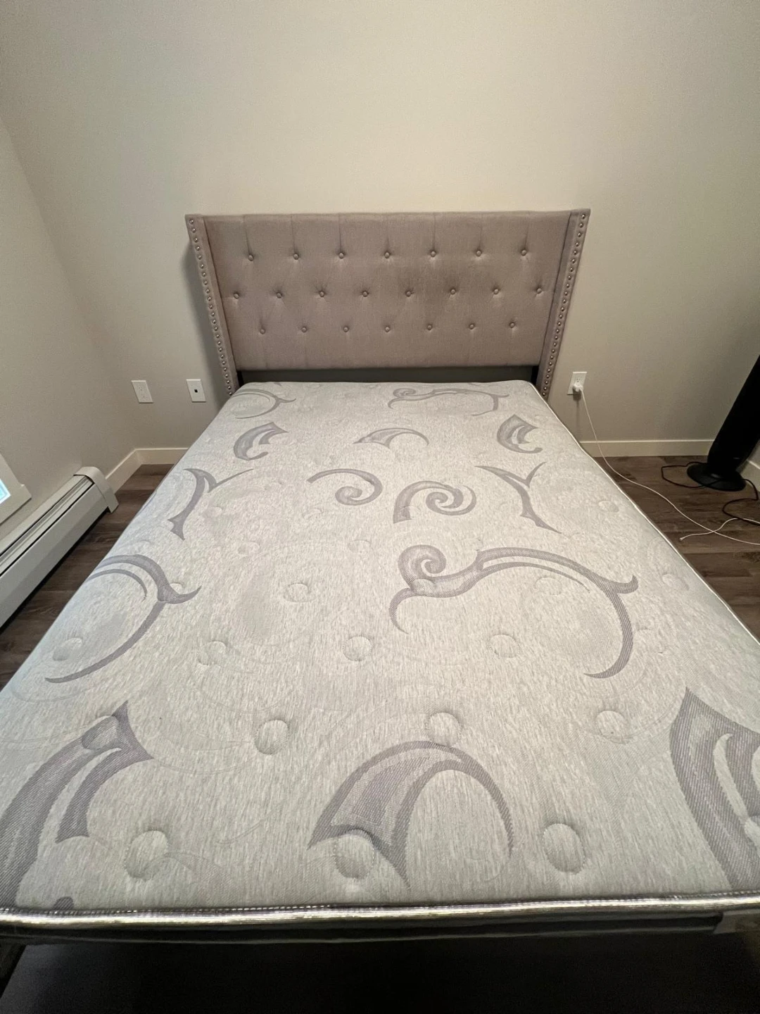 Queen Size Mattress with Tufted Headboard bedframe and box - photo 4
