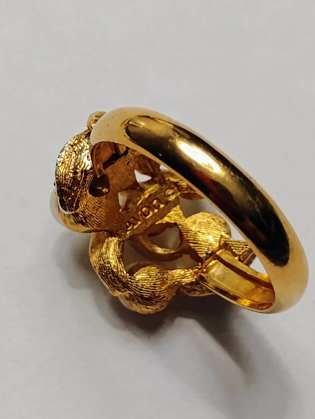 AVON VINTAGE RING (GOLD TONE FAUX PEARL AND RHINESTONE) - photo 2