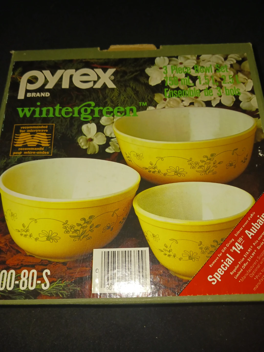 UNOPENED Pyrex Wintergreen 3 Piece Bowl Set
