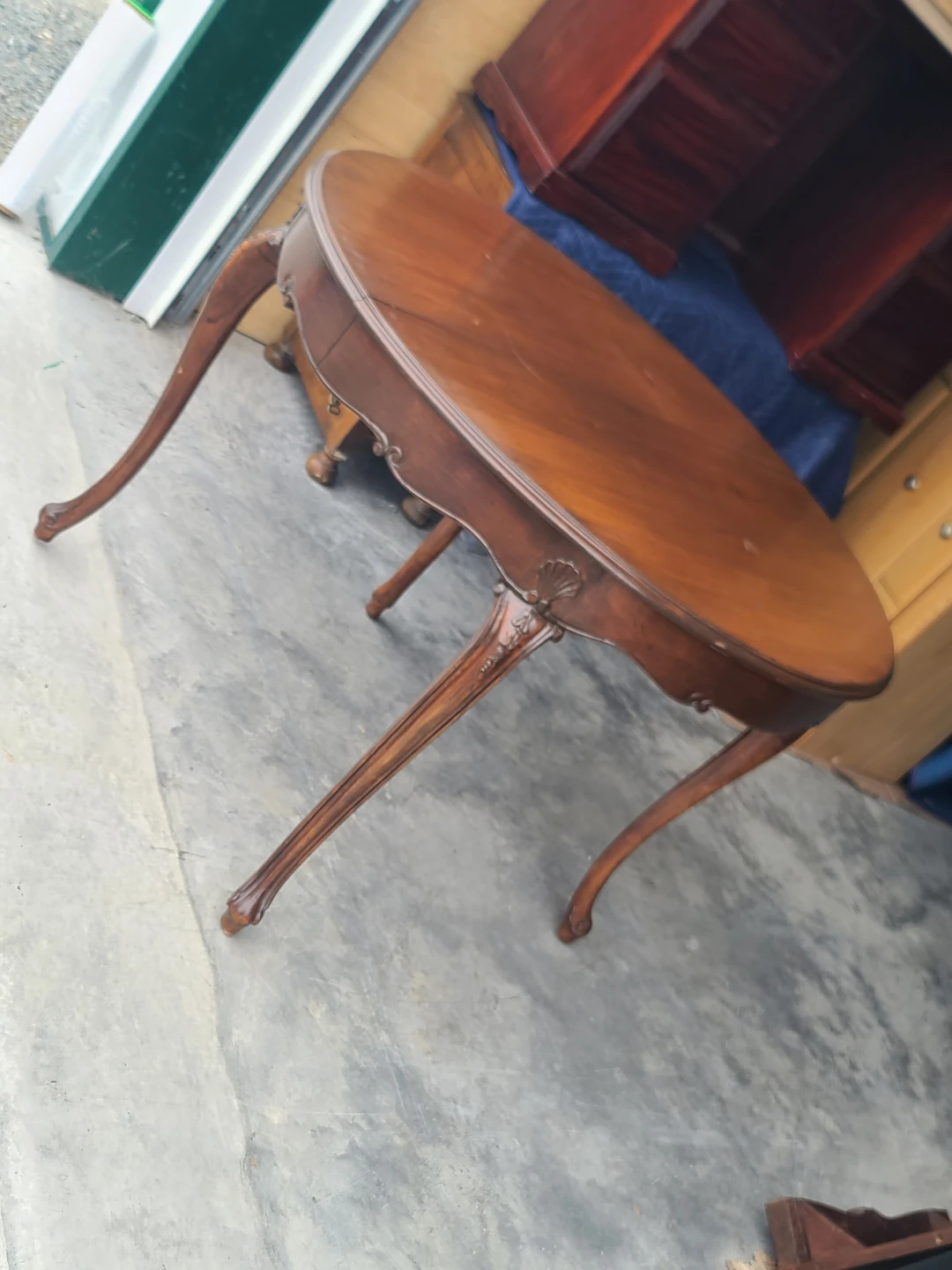 French Provincial Round Wood Extendable Dining Table with Leaves - photo 2