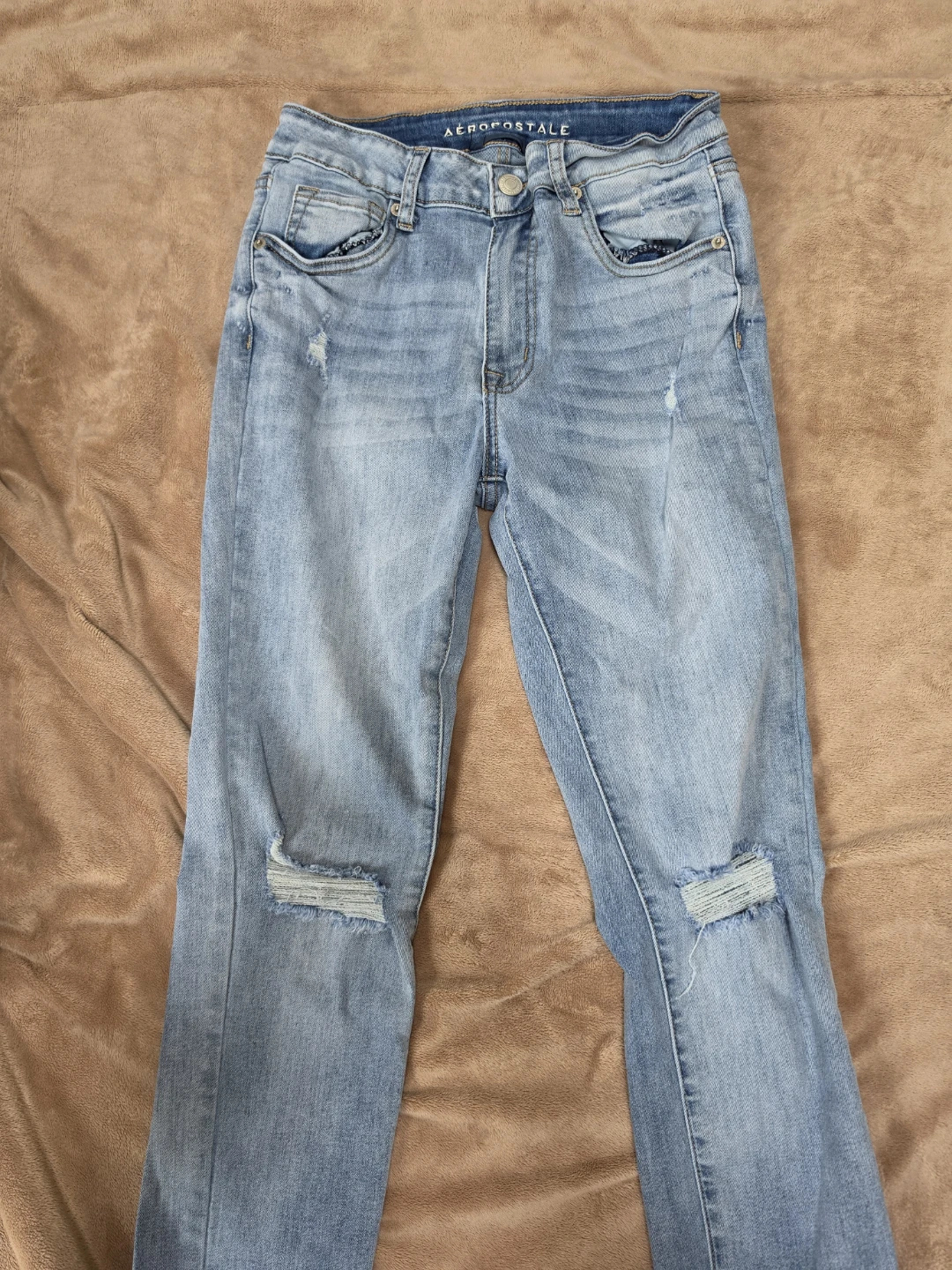 Aéropostale Light Wash Distressed Jeans