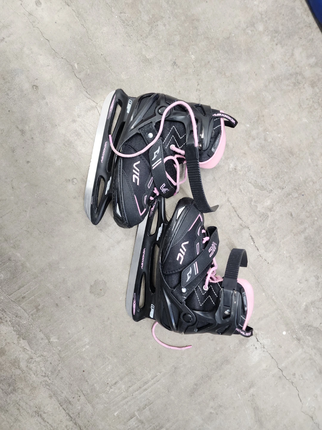 Kids adjustable Victory Figure Skates