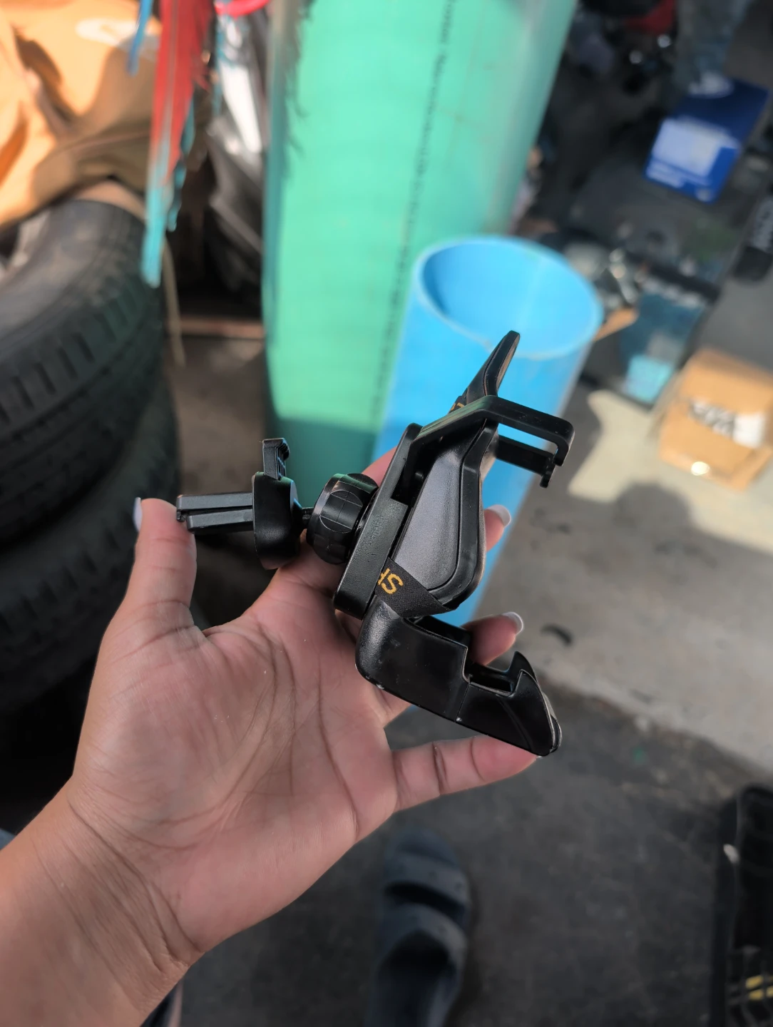 Car Phone Holder with Sports Seat Design - photo 2