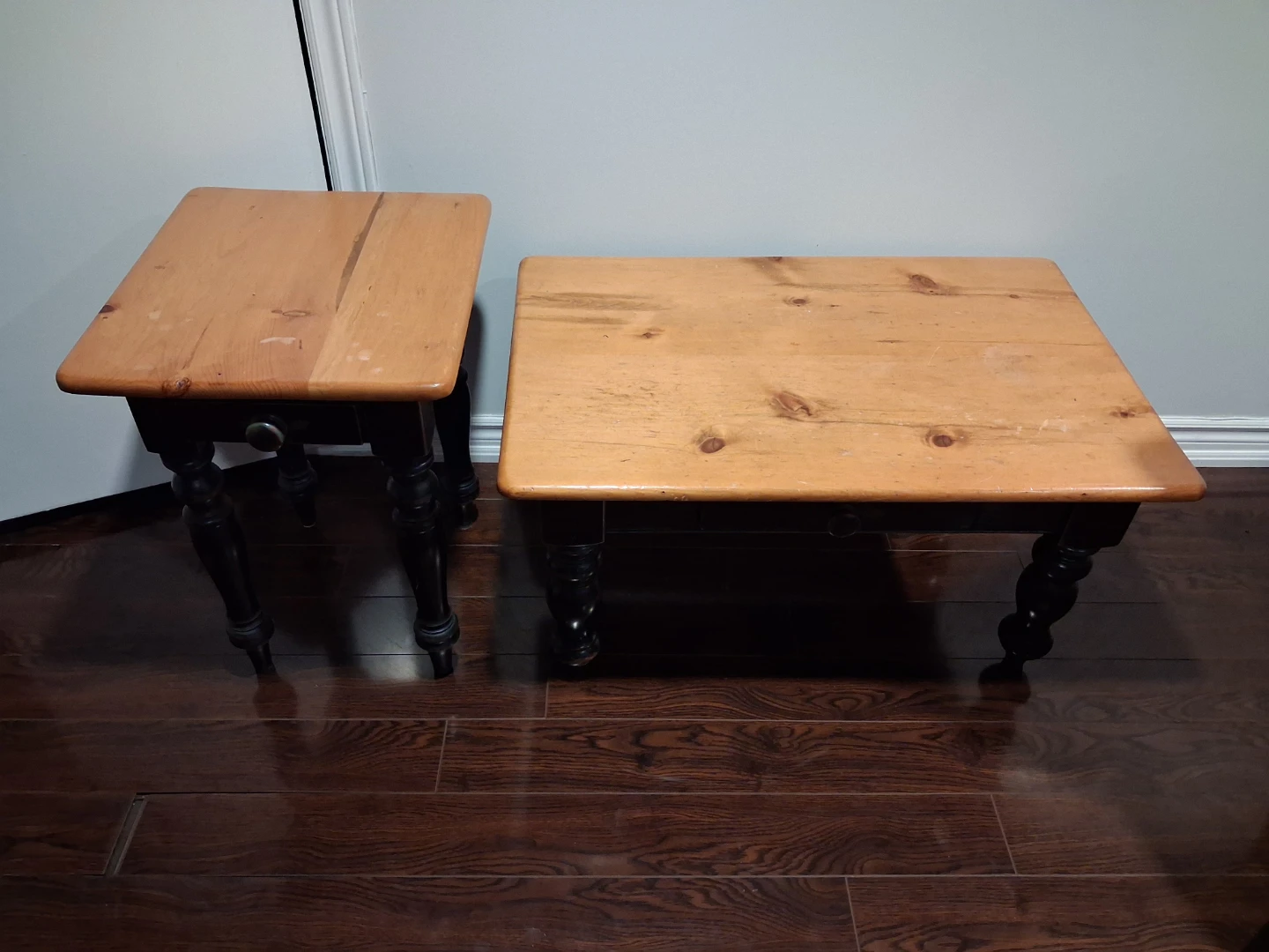 Vintage pine coffee table and End Table - photo 2