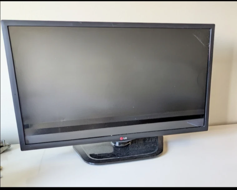 32 inch LG monitor/TV