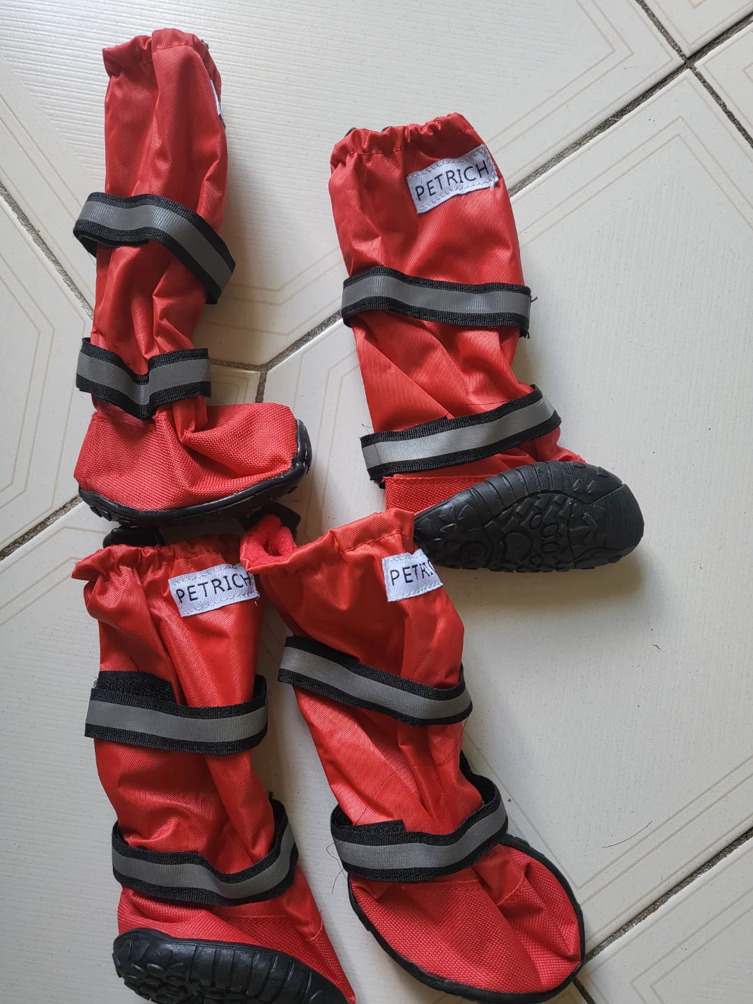 Petrich red dog boots (set of 4)