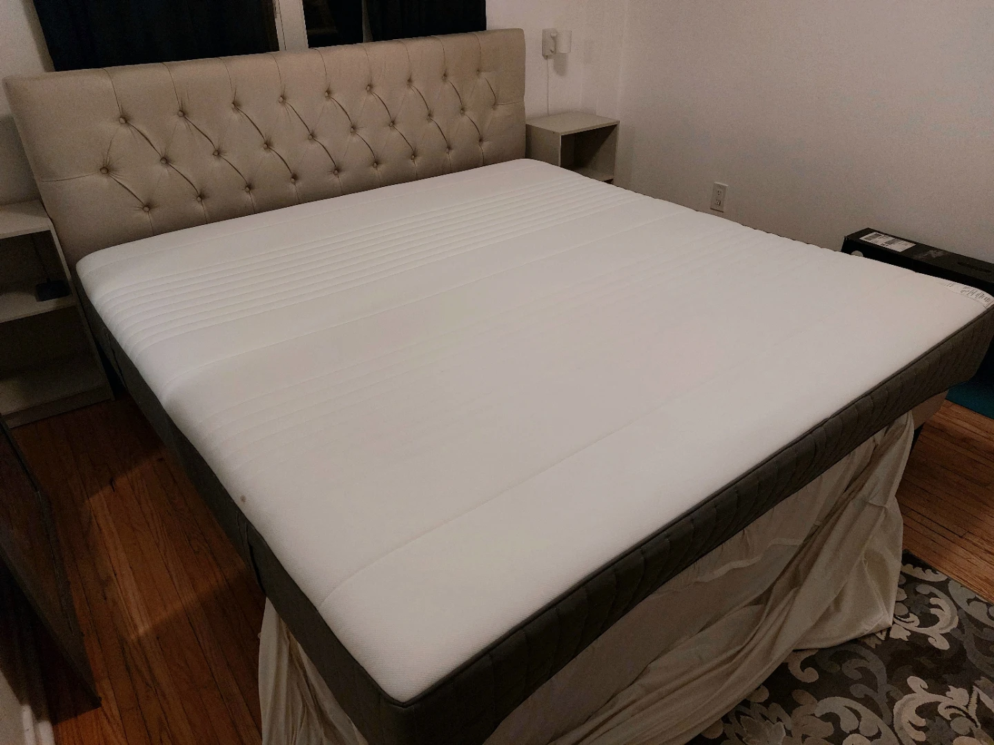 King mattress (pristine condition) - photo 2