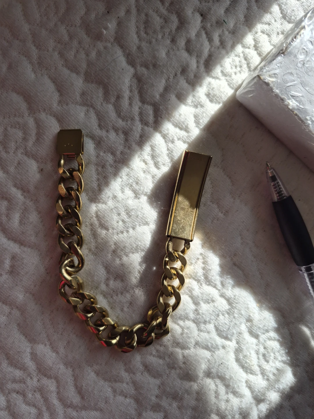 Gold Tone Chain Bracelet with Clasp