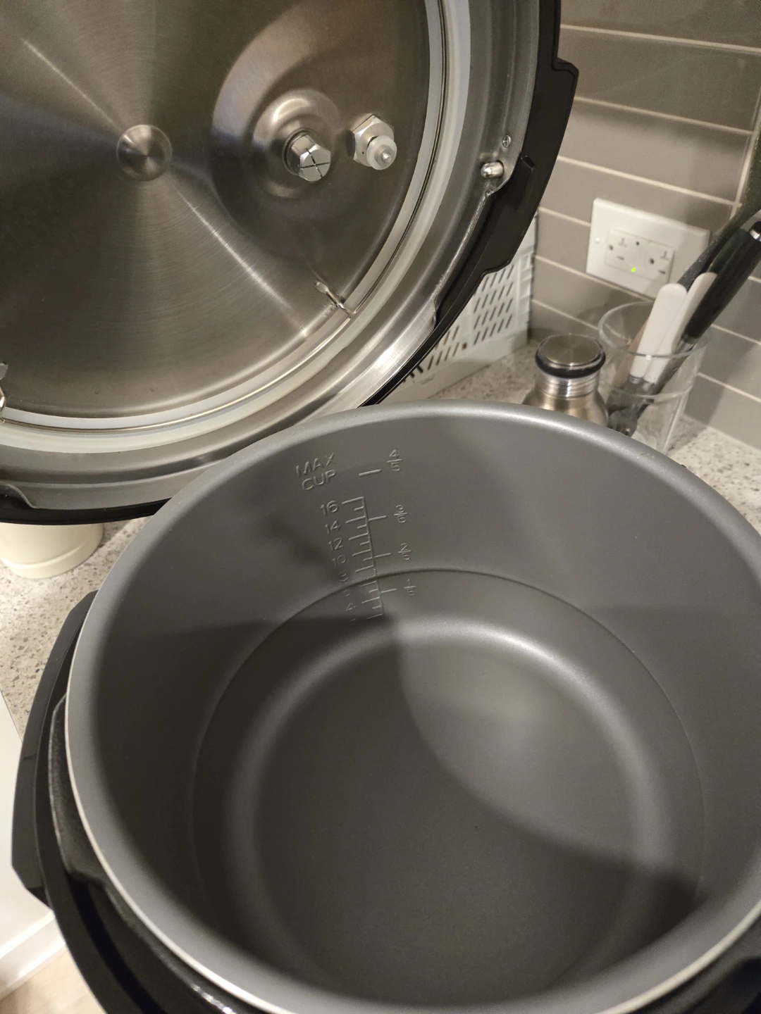 Starfrit The Rock 8L Electric Pressure Cooker – Like New - photo 4