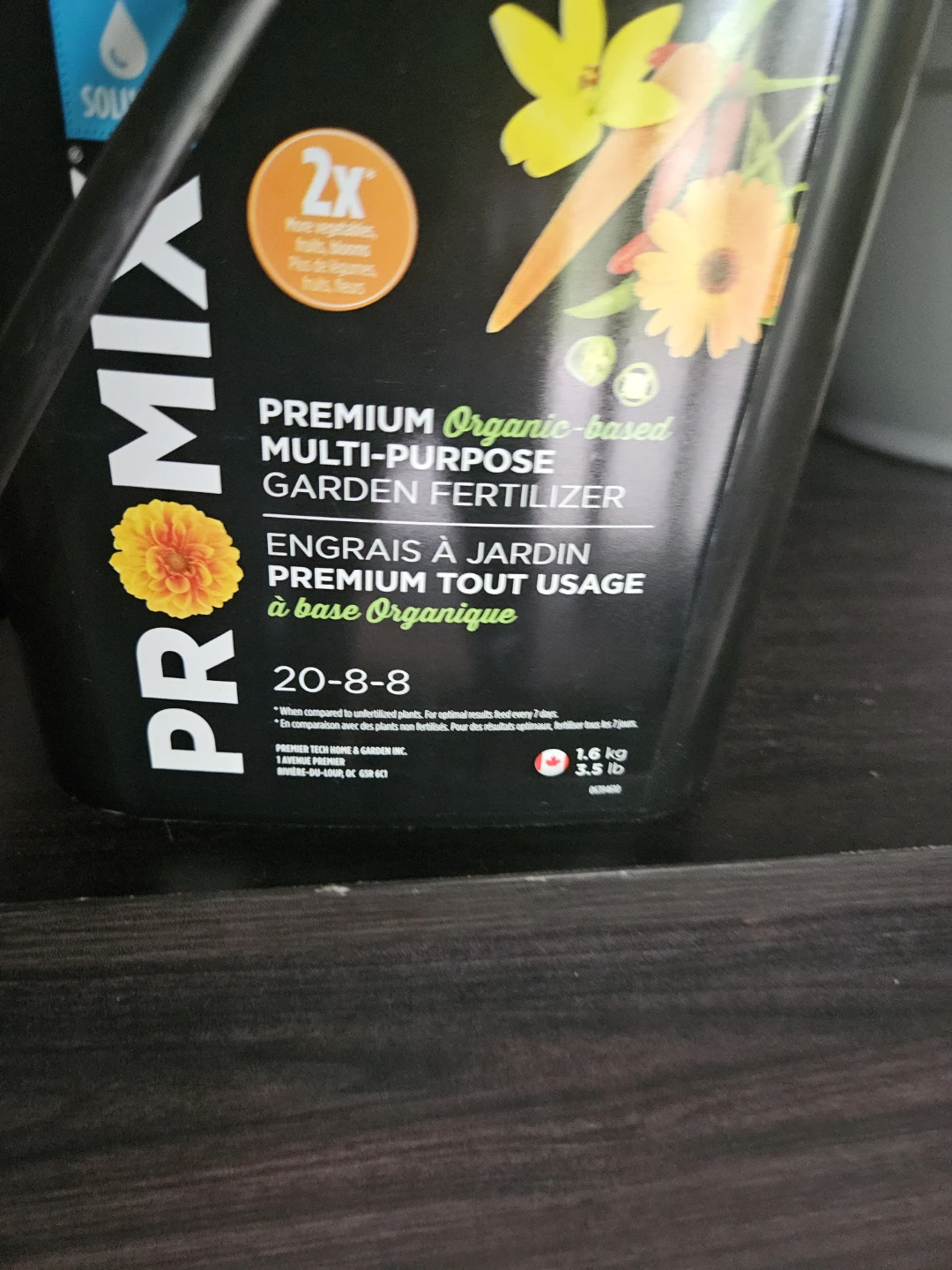 Plant fertilizer and plant pots. - photo 2