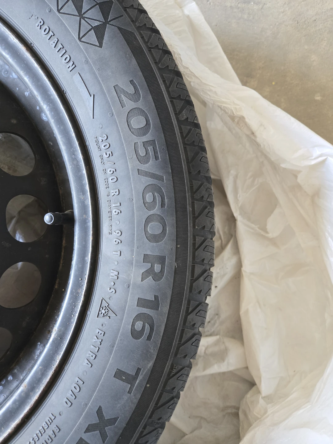Continental VikingContact 7 Tire 205/60R16 - photo 2
