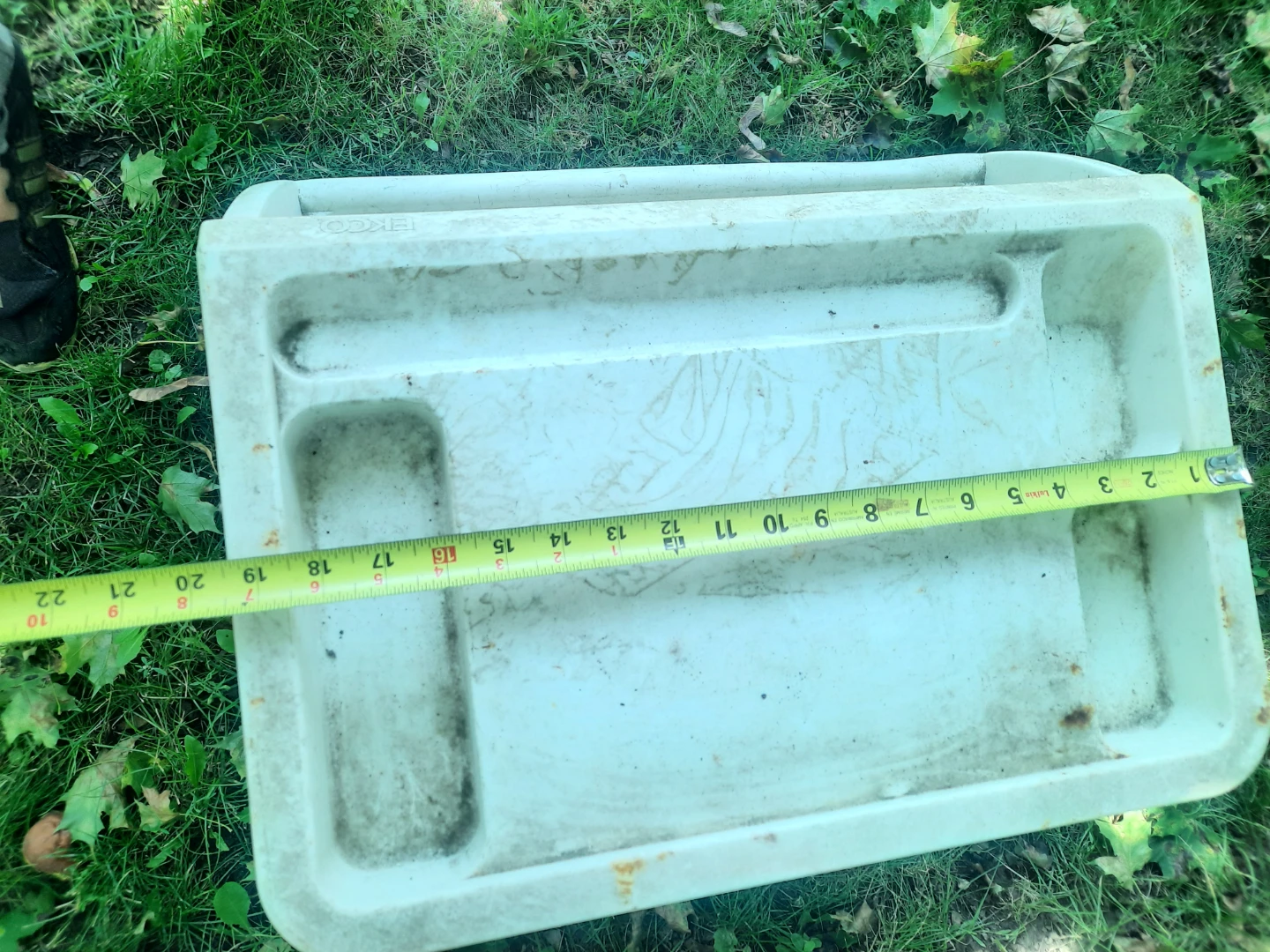 Plastic storage bin - photo 4
