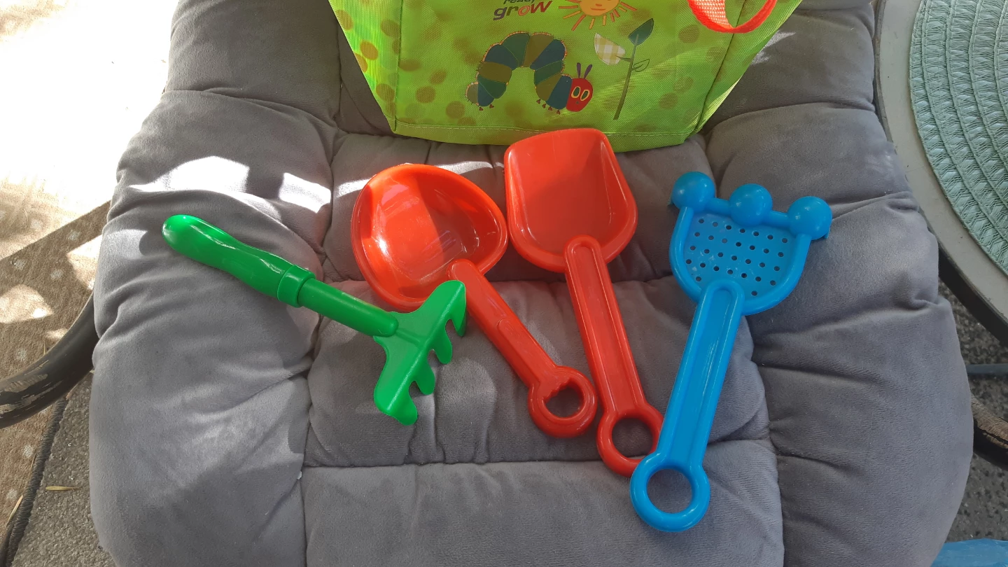 Plastic gardening Toy Set - Rake, Shovel, Sieve