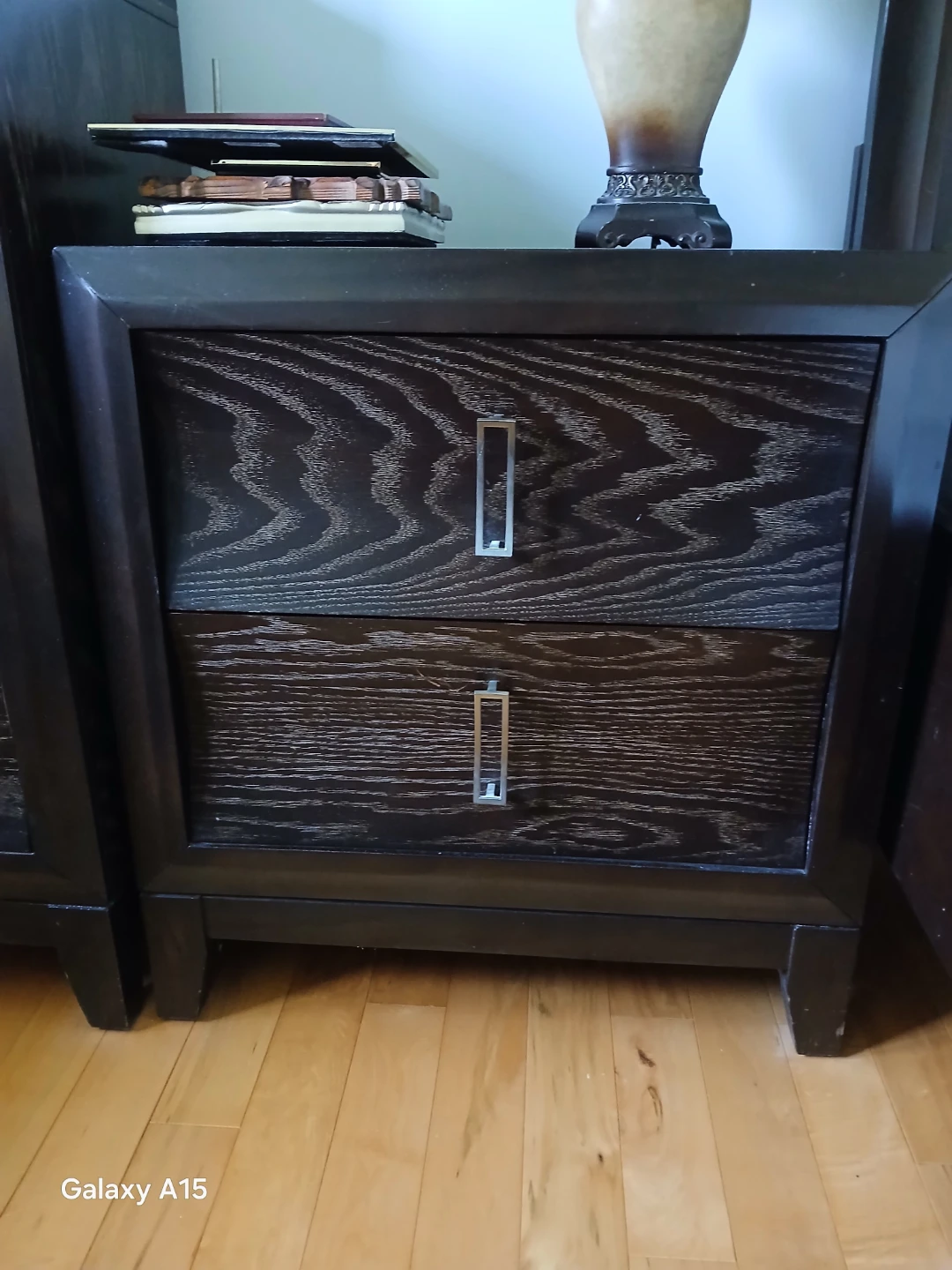 MOVING SALE - Dark Wood Bedroom Set 3pcs - photo 5
