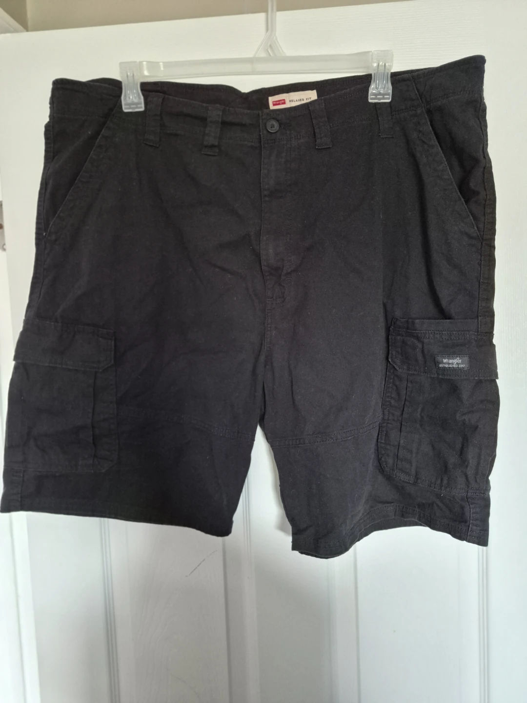 Wrangler Relaxed Fit Cargo Shorts Black Size 44
