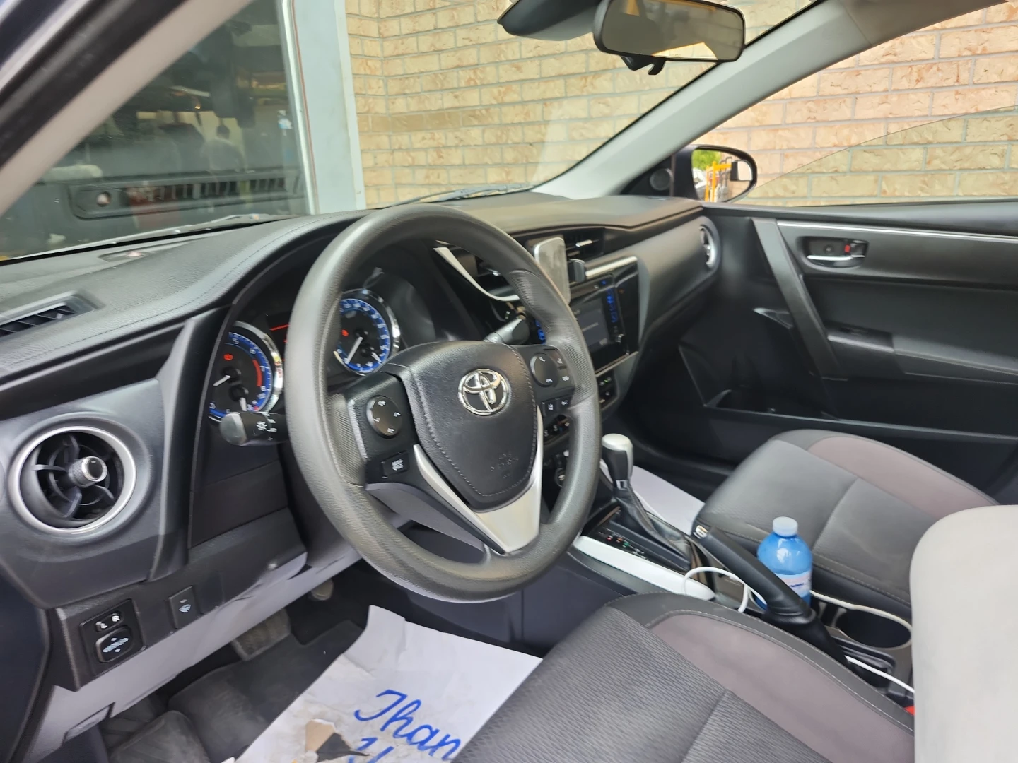 2018 Toyota Corolla LE Sedan - photo 2