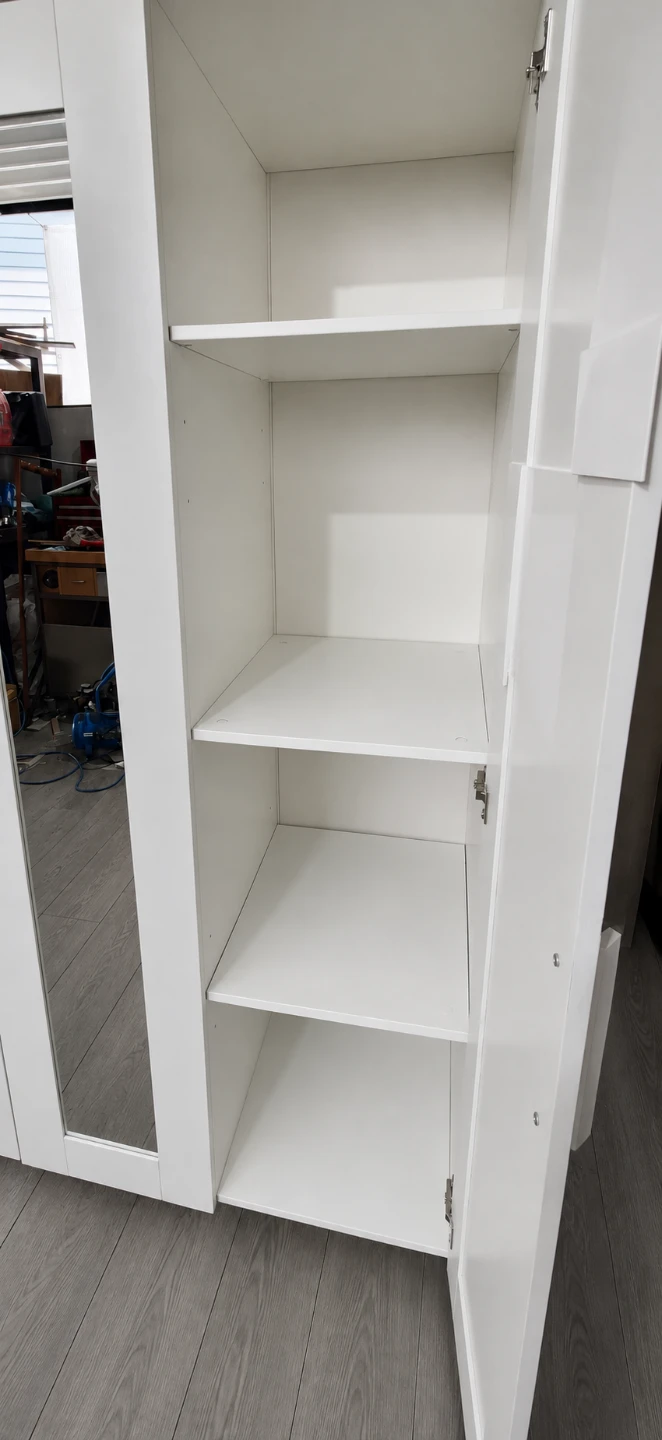 White 3-Door Wardrobe with Mirror - photo 4
