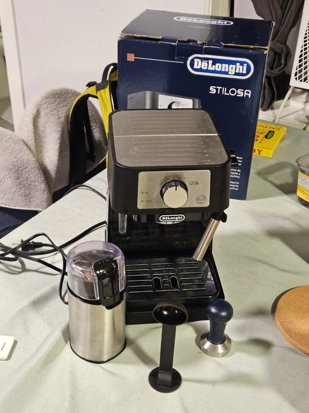 DeLonghi Espresso Machine w/ Amazon Basics Grinder - photo 2