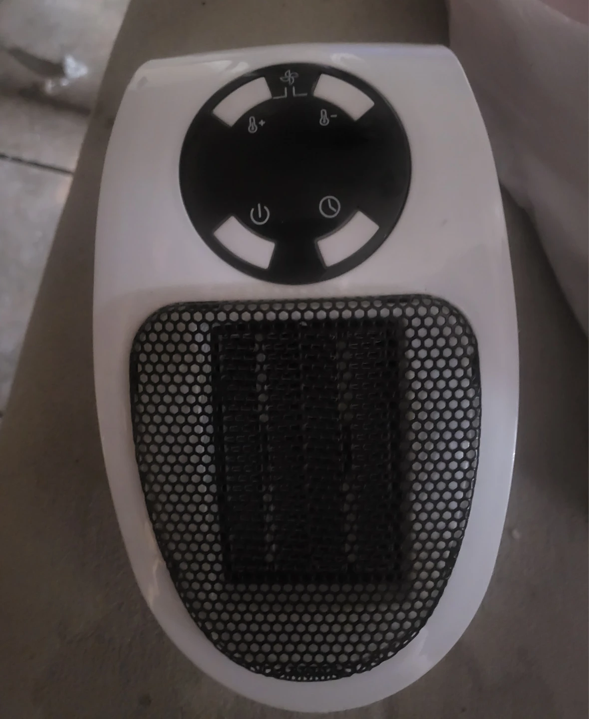 Portable wall-plug space heater 500w