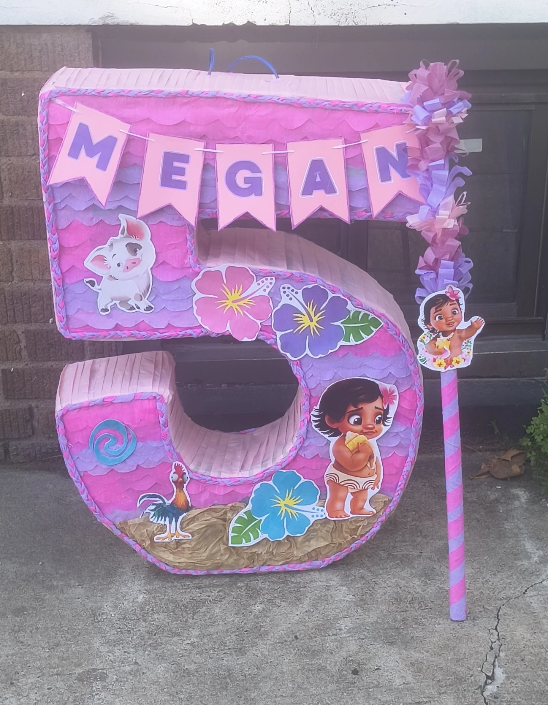 Personalized piñatas
