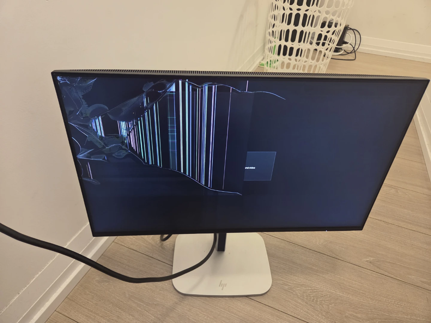 HP Eye Ease Monitor - Damaged Screen - photo 5