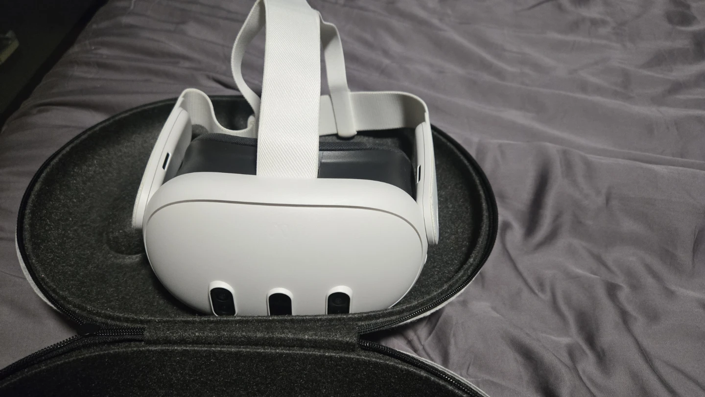 Meta Quest 3 VR Headset with Carrying Case